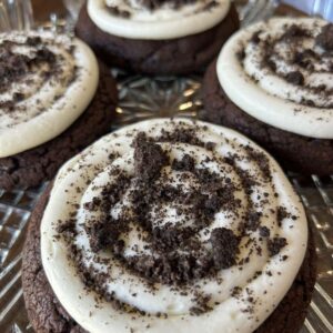 Oreo/Chocolate Oreo cookie